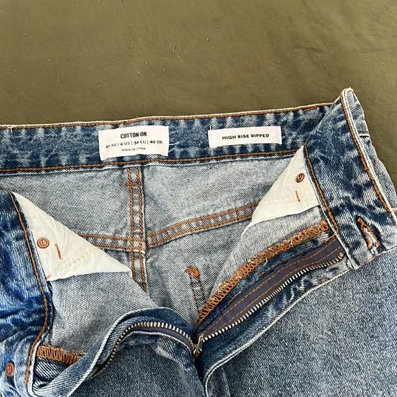 High Rise Ripped shorts - Picture 4 of 8